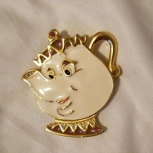 Disney Mrs Potts pin